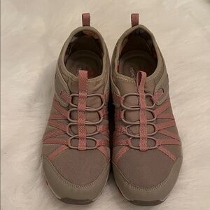 Sketchers Women's Pink and Gray Athletic Shoes. Mesh and Suede. Gently worn